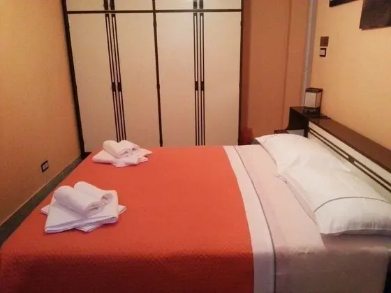 Üç Kişilik Oda, Ortak Banyo (external)