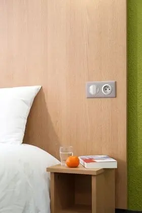 İki Ayrı Yataklı Oda, Sigara İçilmez