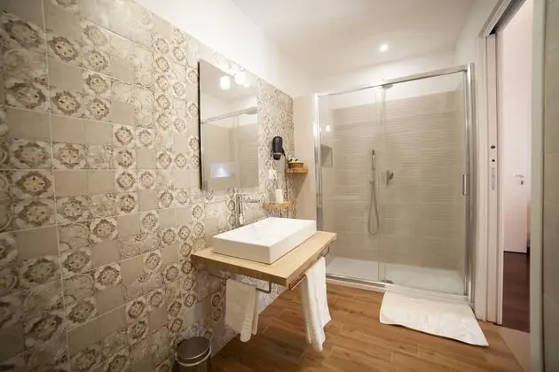 Üç Kişilik Oda, Veranda