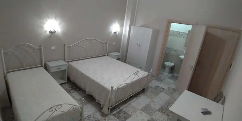 Üç Kişilik Oda, Avlu Manzaralı