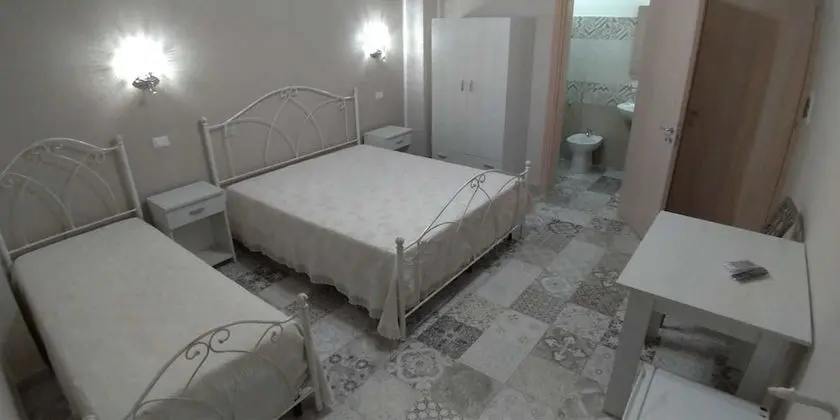 Üç Kişilik Oda, Avlu Manzaralı