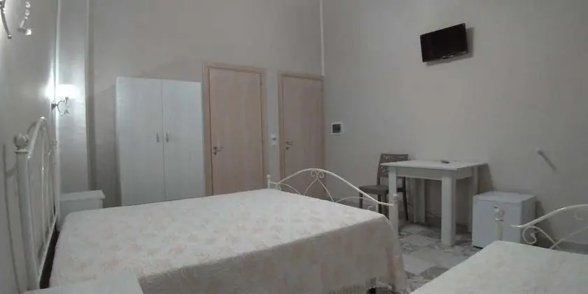 Üç Kişilik Oda, Avlu Manzaralı
