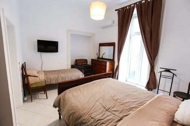 Üç Kişilik Oda, Ortak Banyo