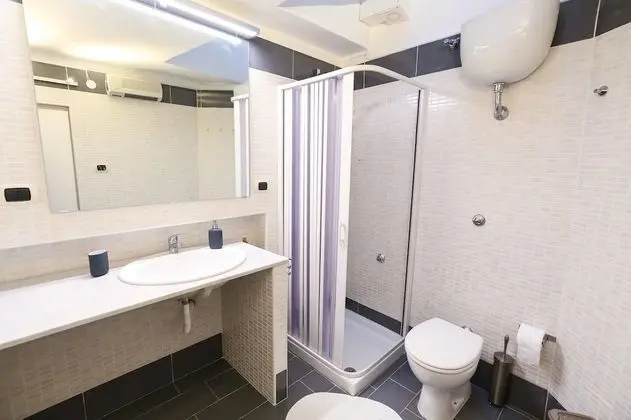 Üç Kişilik Oda, Ortak Banyo