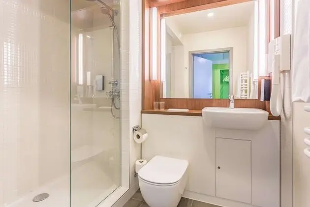 Basic Oda, 2 Tek Kişilik Yatak, Sigara İçilmez, Şehir Manzaralı