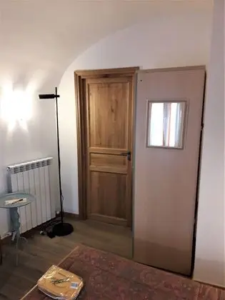 Standard Tek Büyük Yataklı Oda, 1 Çift Kişilik Yatak, Ortak Banyo (Small)