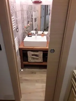 Standard Tek Büyük Yataklı Oda, 1 Çift Kişilik Yatak, Ortak Banyo (Small)
