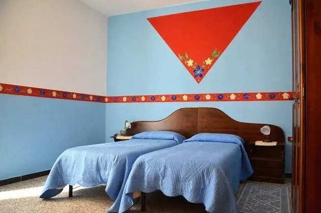 İki Ayrı Yataklı Oda, Ortak Banyo