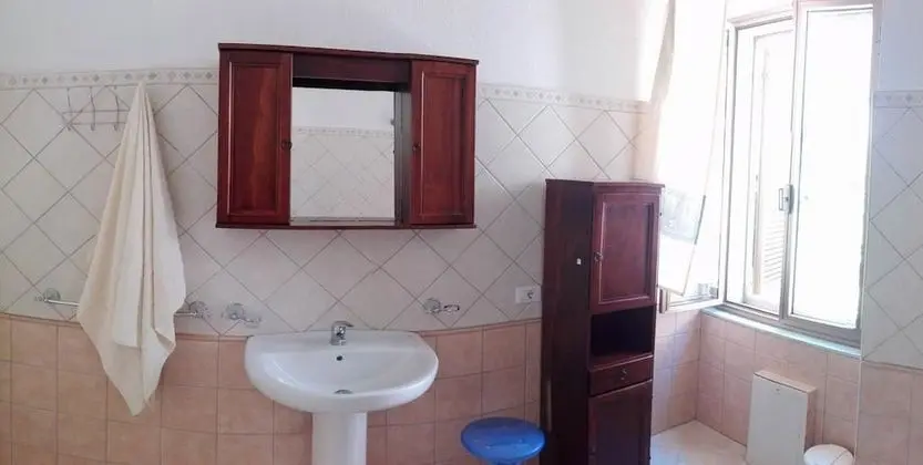 İki Ayrı Yataklı Oda, Ortak Banyo