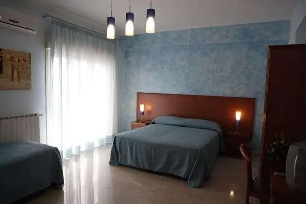 Üç Kişilik Oda