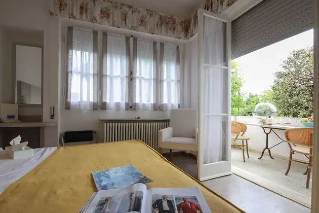 Tek Büyük Yataklı Oda, Balkon