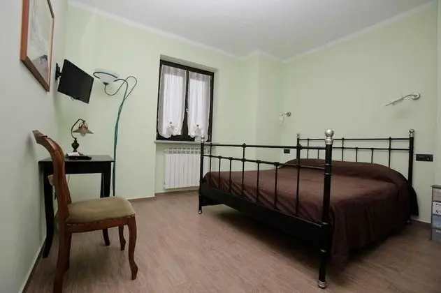 Tek Büyük Yataklı Oda, Havuz Manzaralı