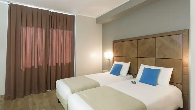 İki Ayrı Yataklı Oda, Sigara İçilmez