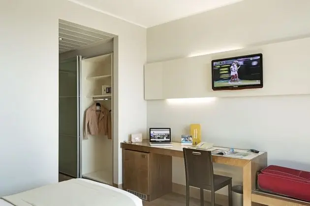 İki Ayrı Yataklı Oda, Sigara İçilmez