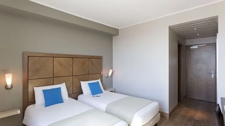 İki Ayrı Yataklı Oda, Sigara İçilmez