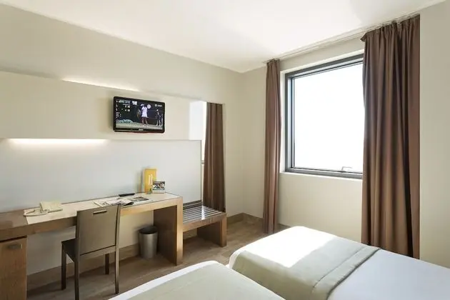 İki Ayrı Yataklı Oda, Sigara İçilmez