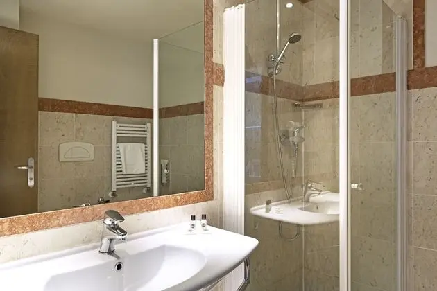 Tek Büyük Yataklı Oda, Sigara İçilmez