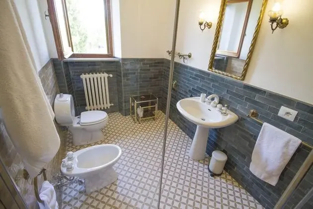 Comfort Oda, Özel Banyo, Avlu Manzaralı (Corsini)