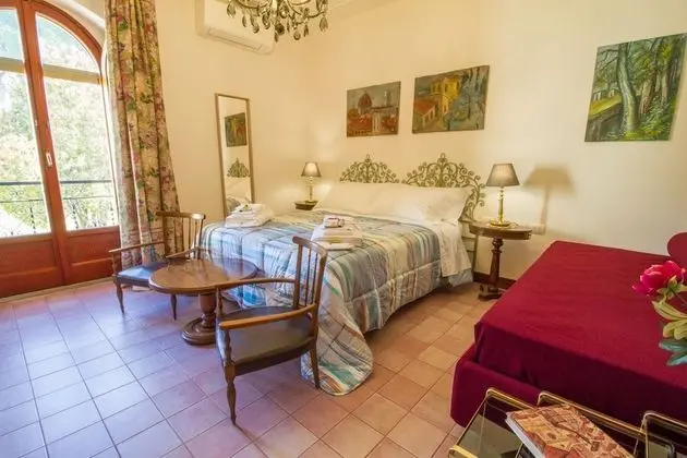 Comfort Üç Kişilik Oda, 1 Büyük (Queen) Boy Yatak, Özel Banyo, Bahçe Manzaralı (Petraia)