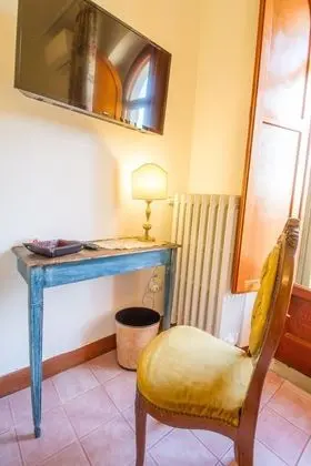 Comfort Üç Kişilik Oda, 1 Büyük (Queen) Boy Yatak, Özel Banyo, Bahçe Manzaralı (Petraia)