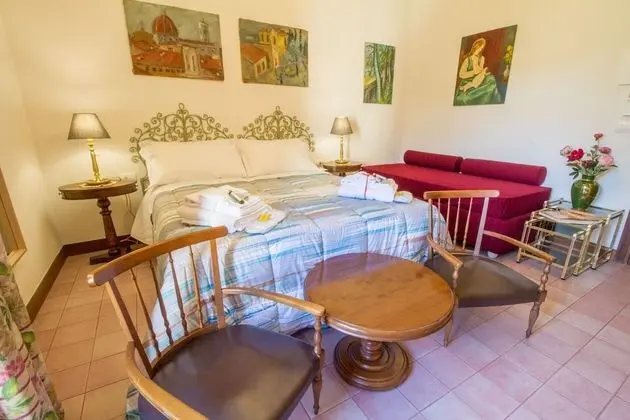 Comfort Üç Kişilik Oda, 1 Büyük (Queen) Boy Yatak, Özel Banyo, Bahçe Manzaralı (Petraia)