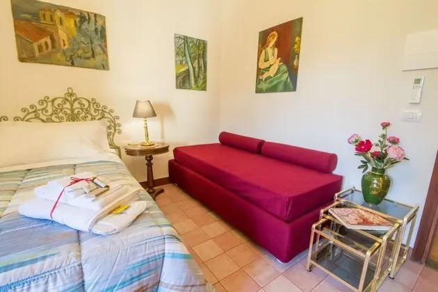 Comfort Üç Kişilik Oda, 1 Büyük (Queen) Boy Yatak, Özel Banyo, Bahçe Manzaralı (Petraia)