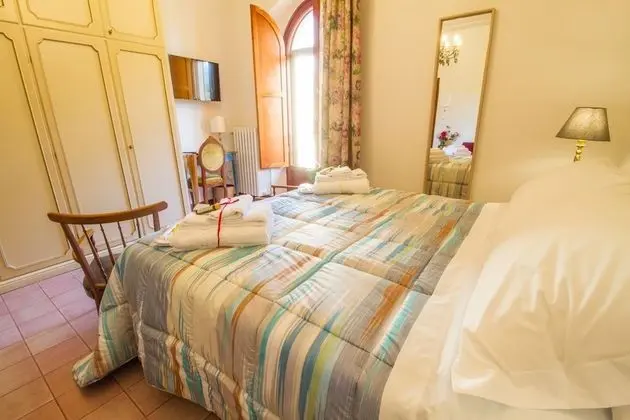 Comfort Üç Kişilik Oda, 1 Büyük (Queen) Boy Yatak, Özel Banyo, Bahçe Manzaralı (Petraia)