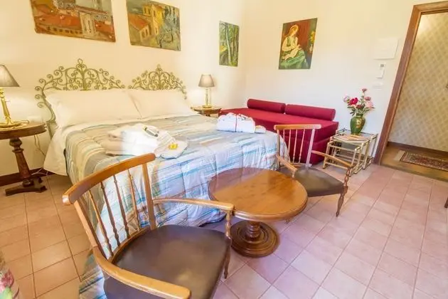 Comfort Üç Kişilik Oda, 1 Büyük (Queen) Boy Yatak, Özel Banyo, Bahçe Manzaralı (Petraia)