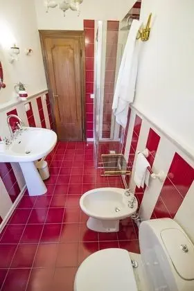 Comfort Üç Kişilik Oda, 1 Büyük (Queen) Boy Yatak, Özel Banyo, Bahçe Manzaralı (Petraia)