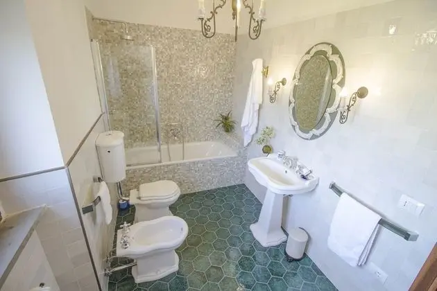 Deluxe Oda, 1 Büyük (Queen) Boy Yatak, Banyolu/Duşlu, Bahçe Manzaralı (Reale)