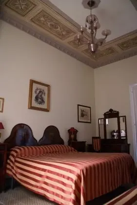 Üç Kişilik Oda