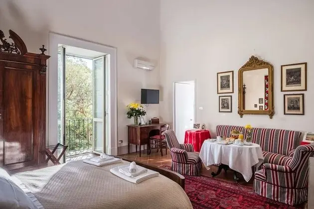 Junior Süit, 1 Büyük (Queen) Boy Yatak, Sigara İçilmez, Balkon (Costanza)