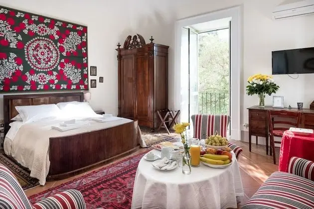 Junior Süit, 1 Büyük (Queen) Boy Yatak, Sigara İçilmez, Balkon (Costanza)