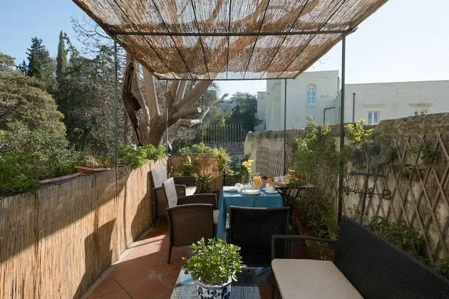 Junior Süit, 1 Büyük (Queen) Boy Yatak, Sigara İçilmez, Balkon (Costanza)