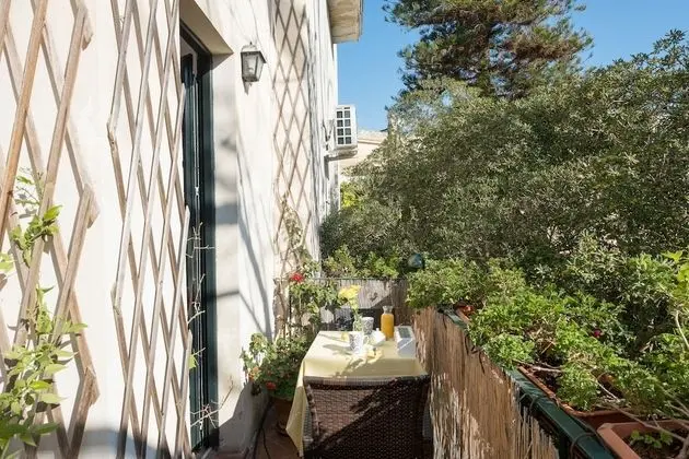 Junior Süit, 1 Büyük (Queen) Boy Yatak, Sigara İçilmez, Balkon (Costanza)