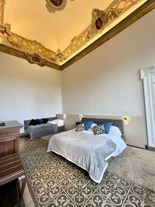 Luxury Oda