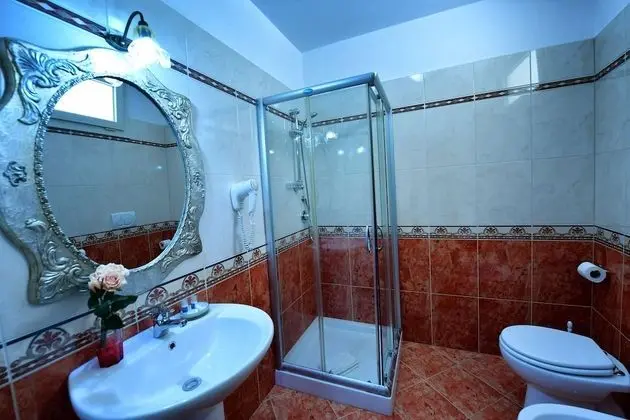 Üç Kişilik Oda