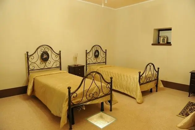 Üç Kişilik Oda (Addolorata)