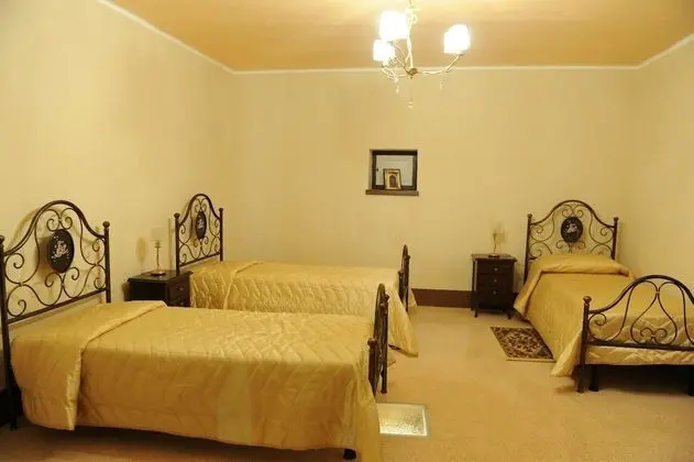 Üç Kişilik Oda (Addolorata)