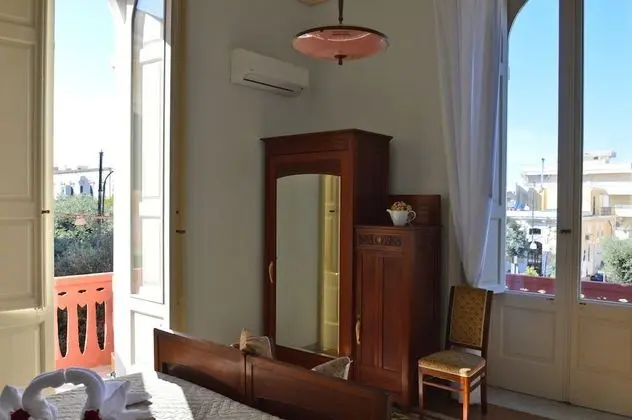 Tek Büyük Yataklı Oda, Balkon, Deniz Manzaralı
