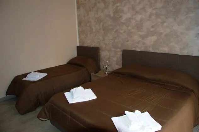 Üç Kişilik Oda (Sophie)