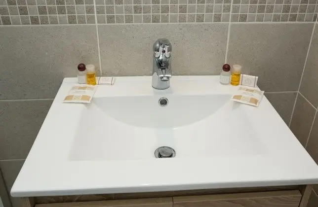 Üç Kişilik Oda (Sophie)