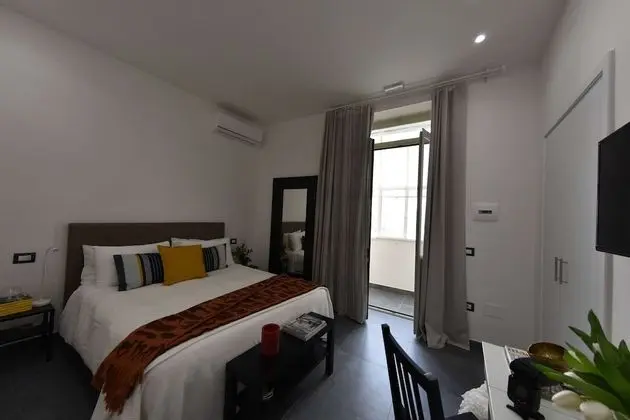 Tek Büyük Yataklı Oda (Asso di Quadri)