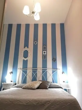 Basic Üç Kişilik Oda, Avlu Manzaralı (Shabby room)