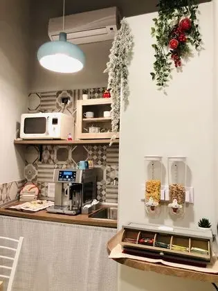 Basic Üç Kişilik Oda, Avlu Manzaralı (Shabby room)