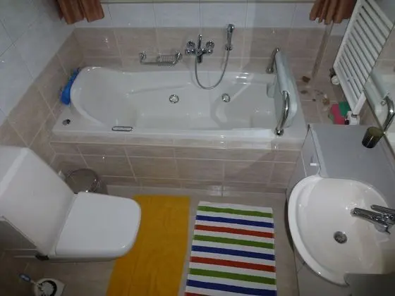 Tek Büyük Yataklı Oda, Ortak Banyo