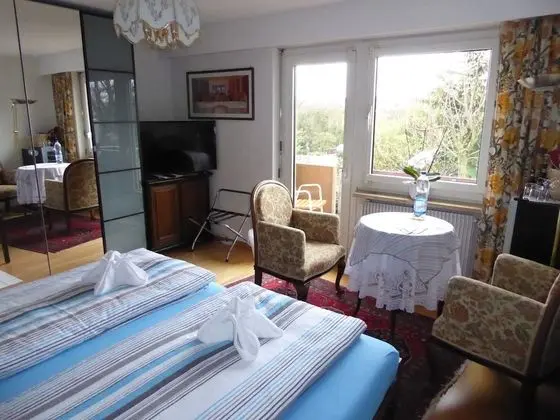 Tek Büyük Yataklı Oda, Ortak Banyo (Balcony)