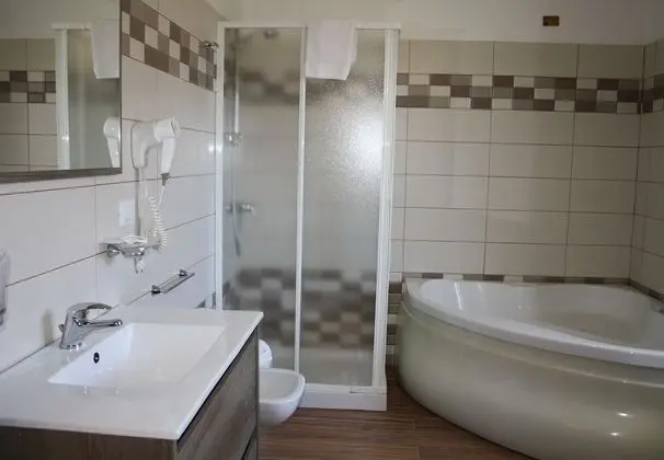 Tek Büyük Yataklı Oda, Balkon