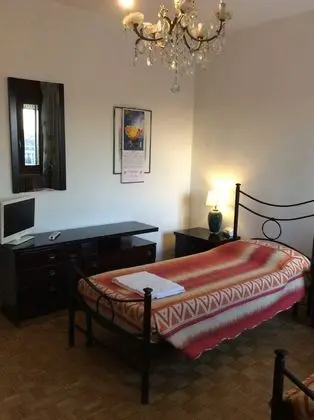 Tek Büyük veya İki Ayrı Yataklı Oda, Ortak Banyo