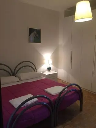 Tek Büyük veya İki Ayrı Yataklı Oda, Ortak Banyo